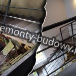 układanie płytek na schodach